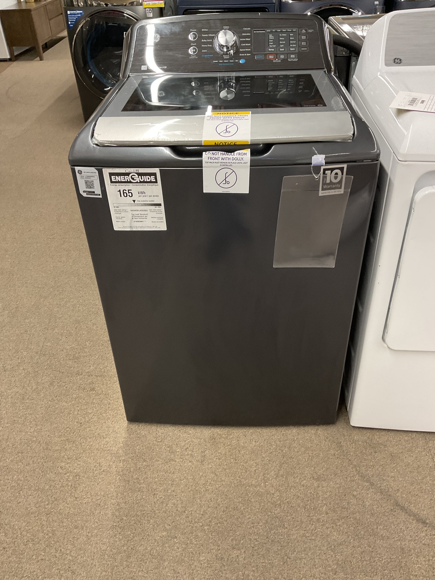 Laveuse à chargement par le haut GE de 5,3 pi³ avec cycle SaniFresh, gris diamant – GTW680BMRDG
