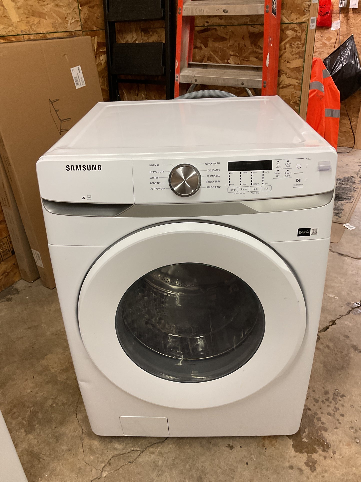 Laveuse à chargement frontal Samsung WF45T6000AW - WF45T6000AW/A5, certifiée ENERGY STAR, capacité de 5,2 pi³, vitesse d'essorage de 1 200 tr/min, 10 cycles de lavage, 5 réglages de température, couleur blanche