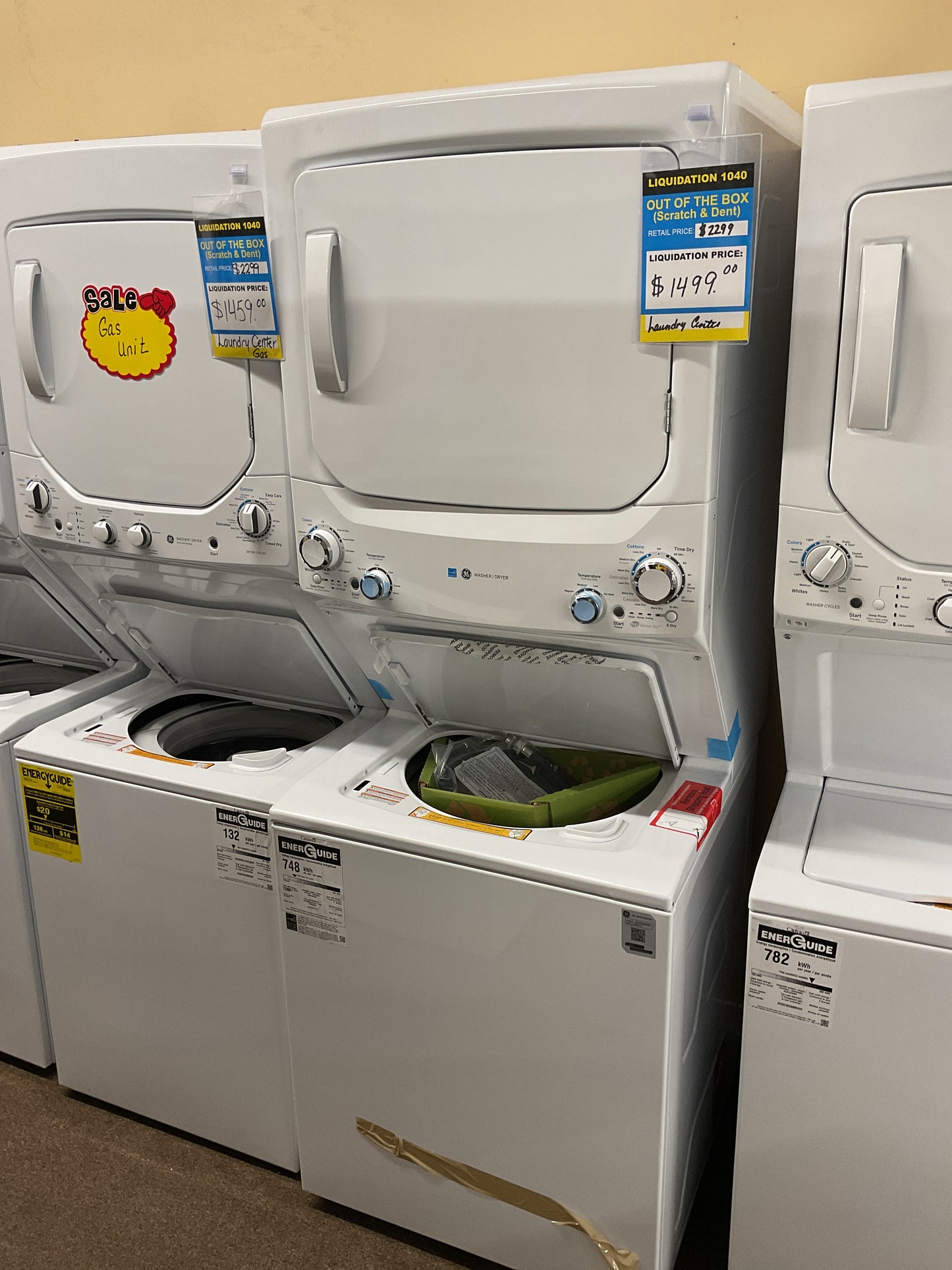 GE Unitized Spacemaker® 4.5 IEC cu. ft. Capacity Washer and 5.9 cu. ft. Capcity Electric Dryer White - GUD27EEMNWW