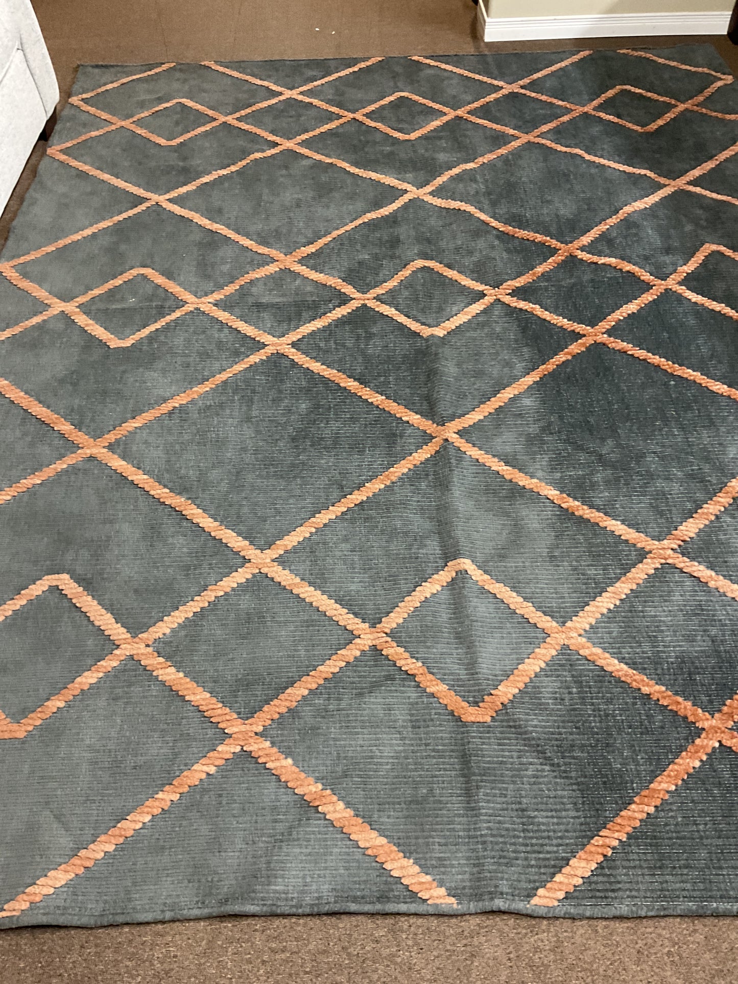 8 X 11 BLACK/GOLD rug