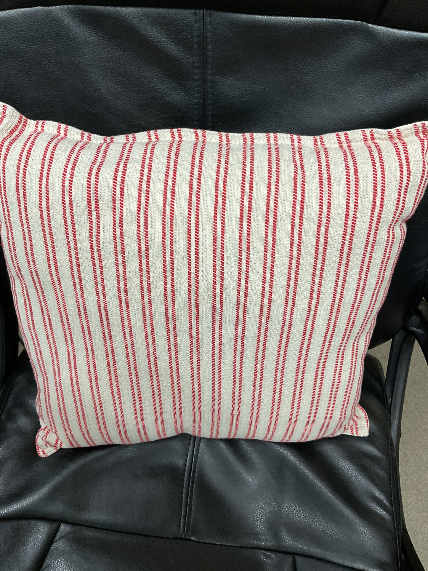 COUSSIN À RAYURES POLY -089883