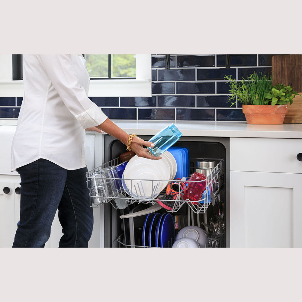 DISHWASHER-24-INCH-STAINLESS-STEEL-GDF511PSRSS-GE-IN-USE.jpg