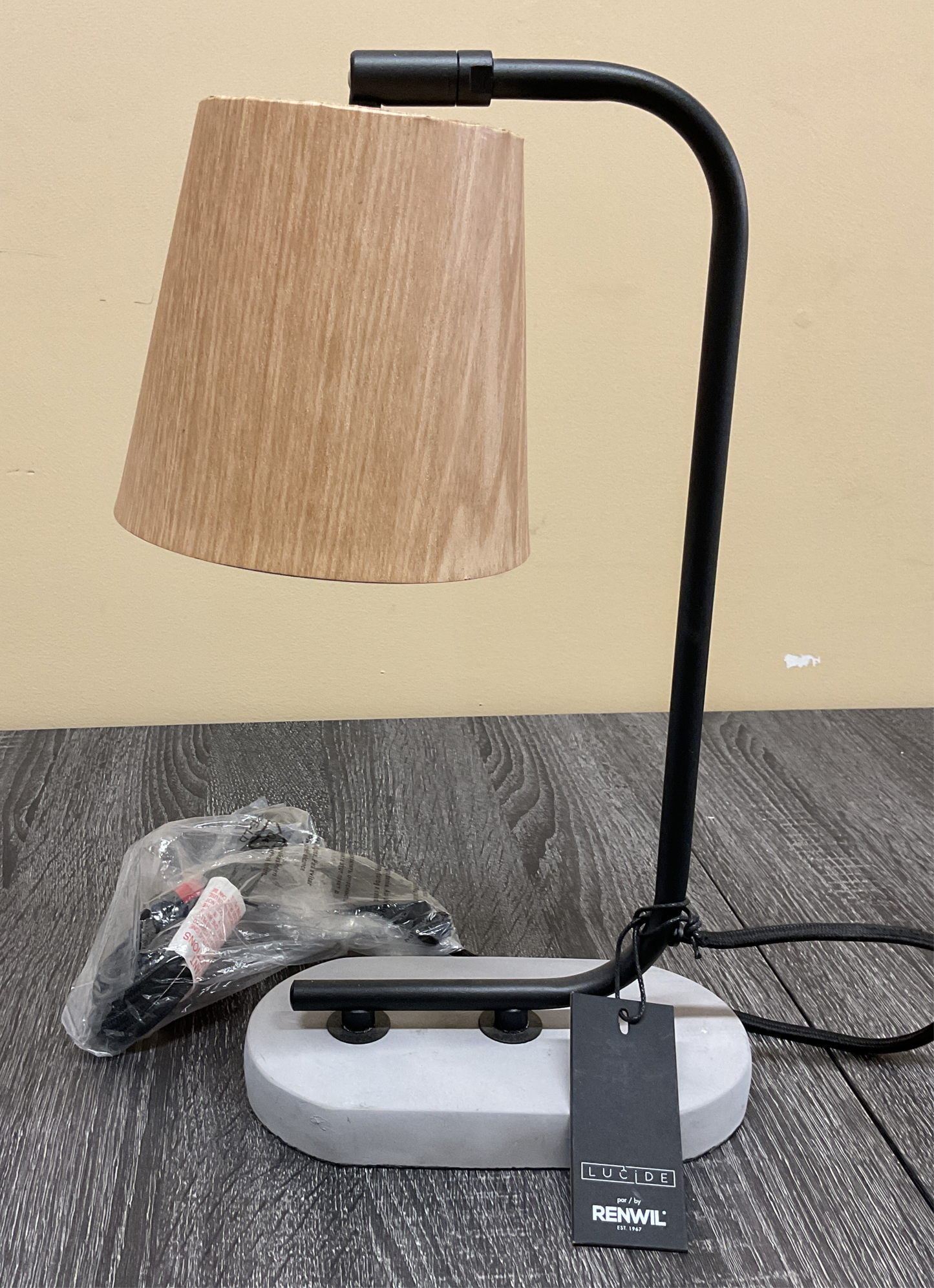 LAMPE DE BUREAU 24”