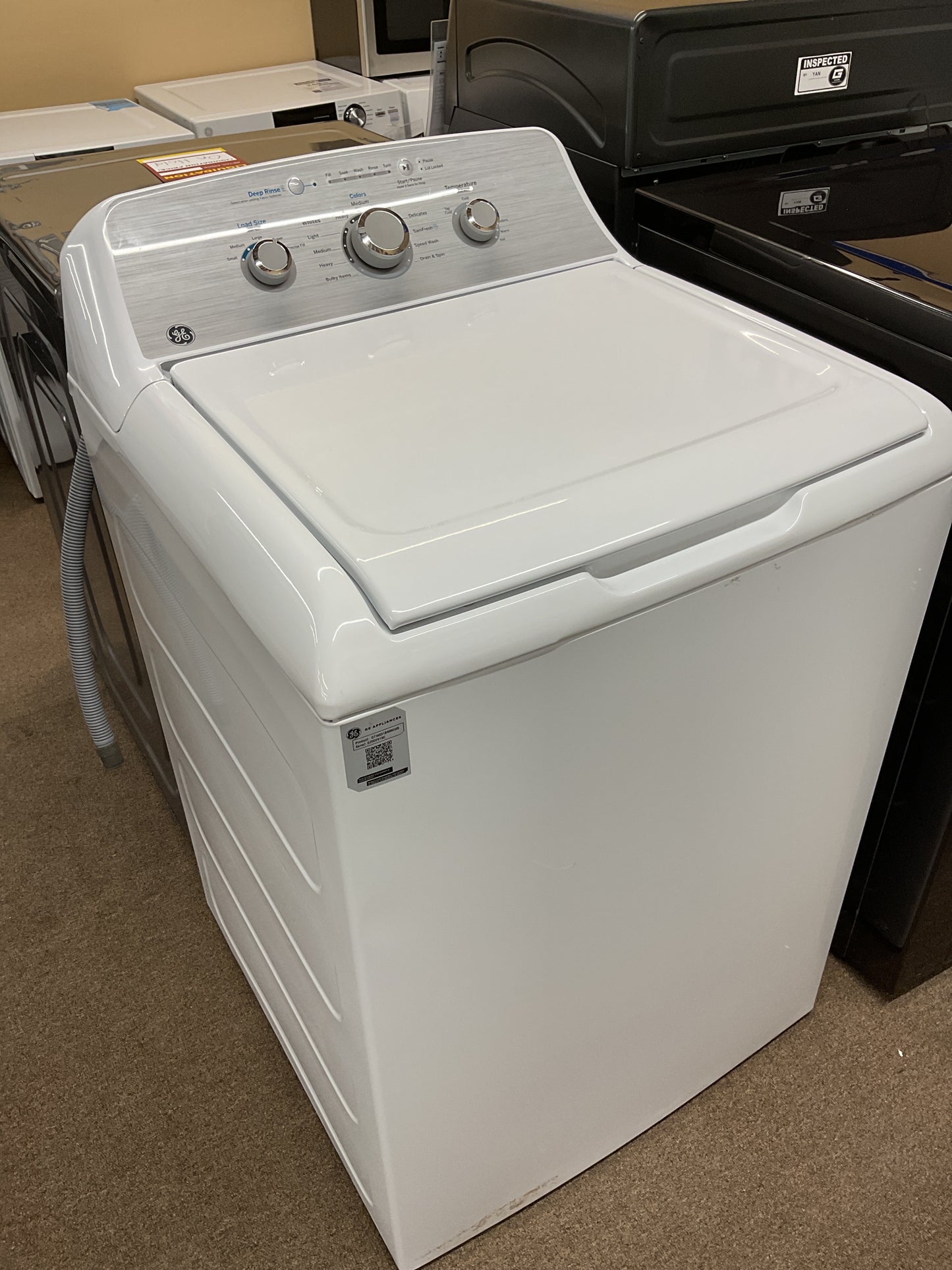 Laveuse à chargement par le haut GE de 4,4 pi³ avec cycle SaniFresh, blanche - GTW331BMRWS