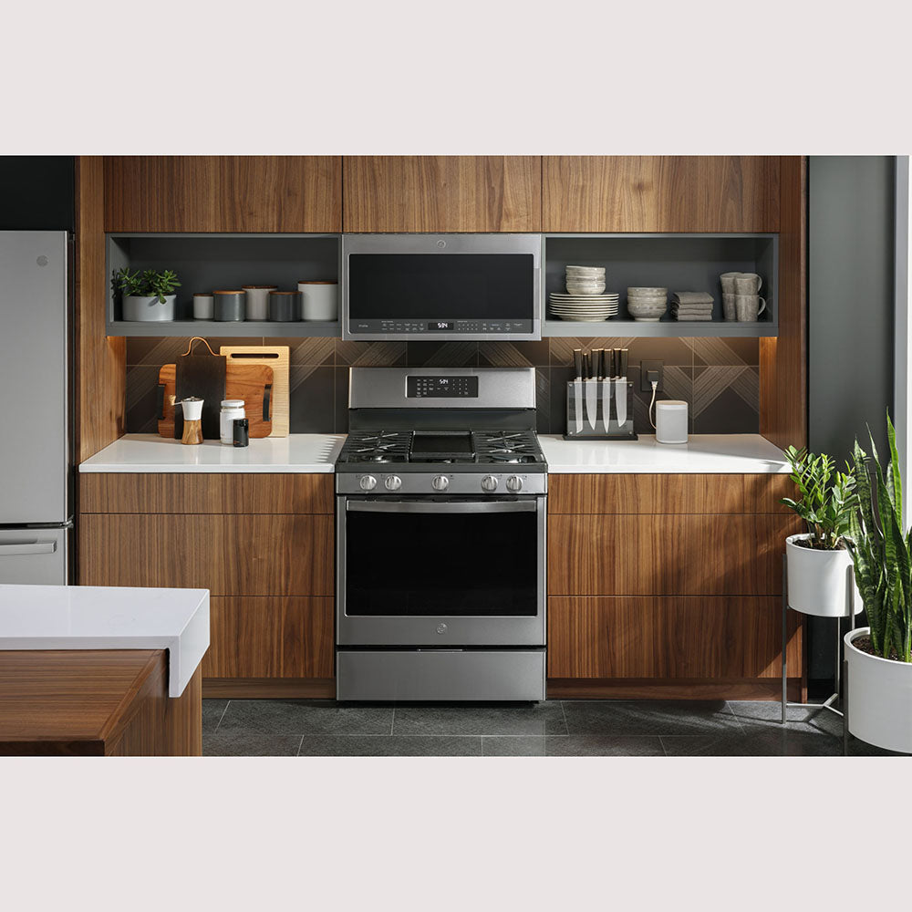 RANGES-30IN-STAINLESS-STEEL-PCGB935YPFS-GE-PROFILE-LIFESTYLE3.jpg