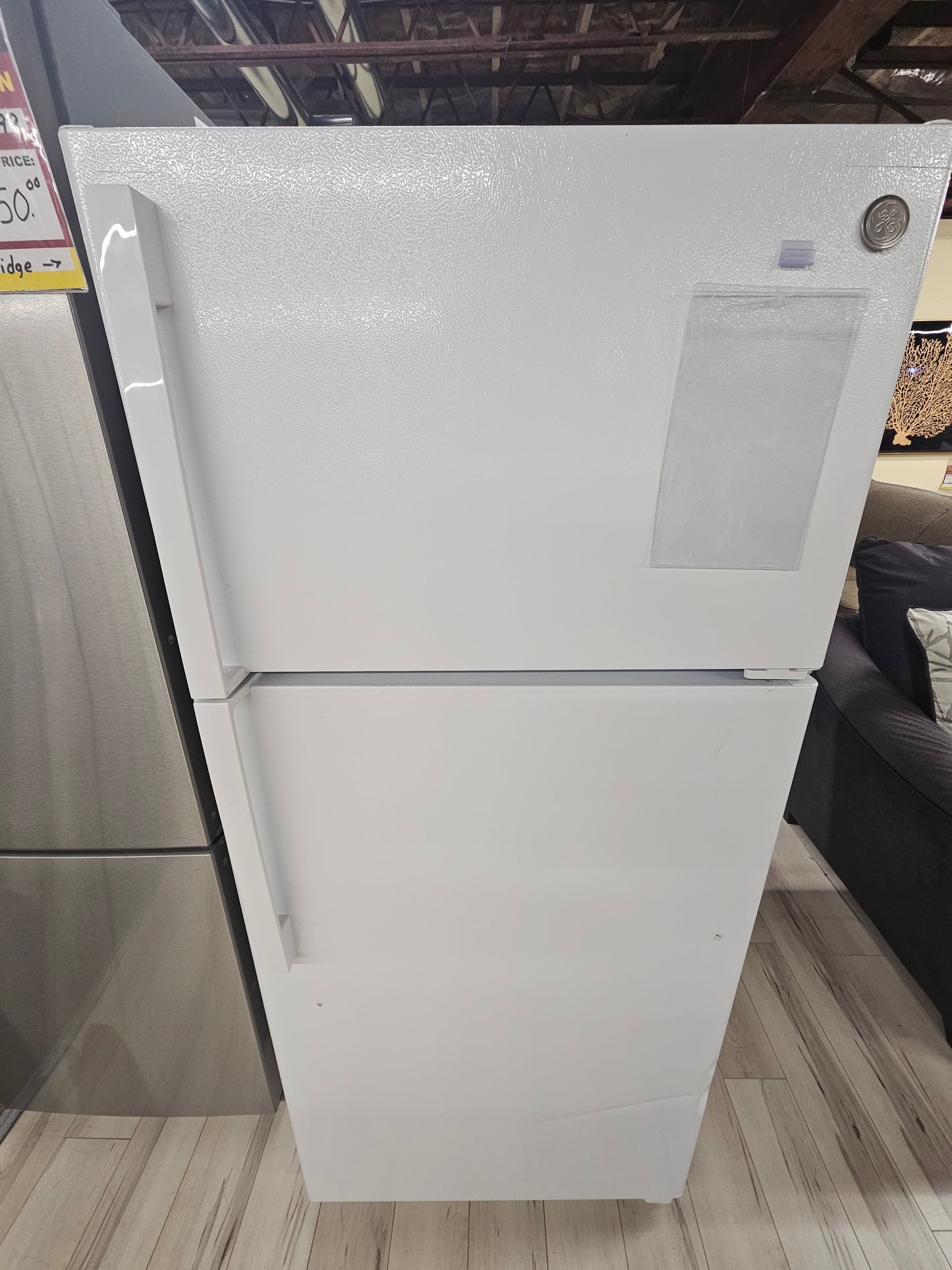 Réfrigérateur à congélateur supérieur GE ENERGY STAR® de 16,6 pi³, blanc - GTE17GTNRWW