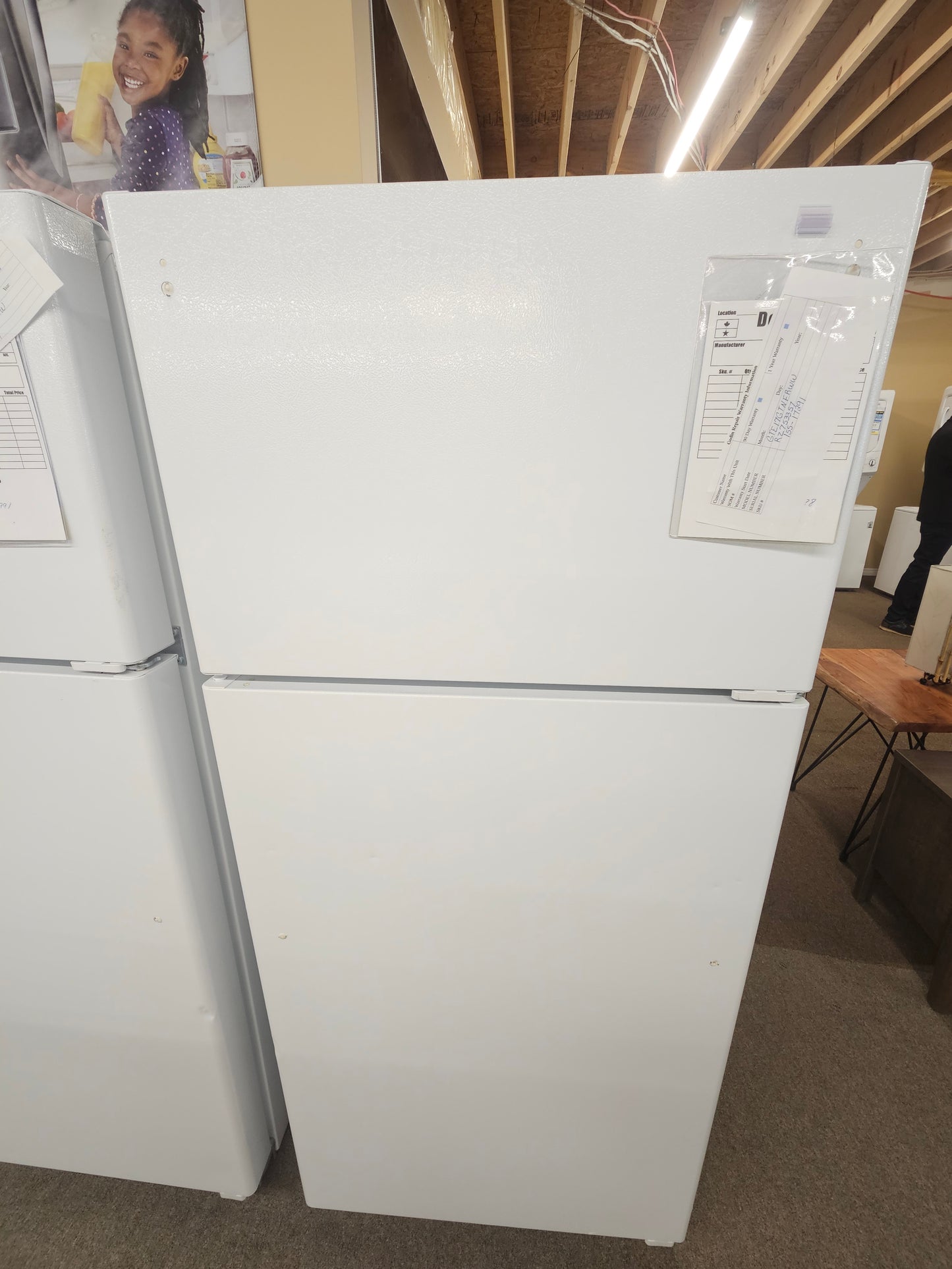 Réfrigérateur à congélateur supérieur GE ENERGY STAR® de 16,6 pi³, blanc - GTE17GTNRWW