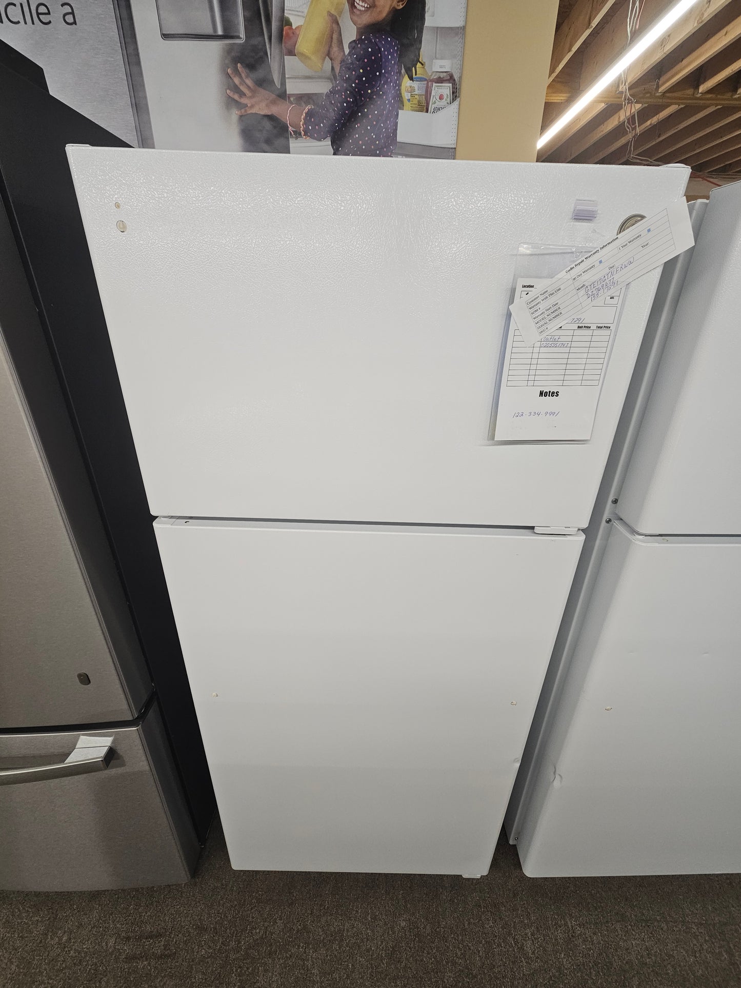 Réfrigérateur à congélateur supérieur GE ENERGY STAR® de 16,6 pi³, blanc - GTE17GTNRWW