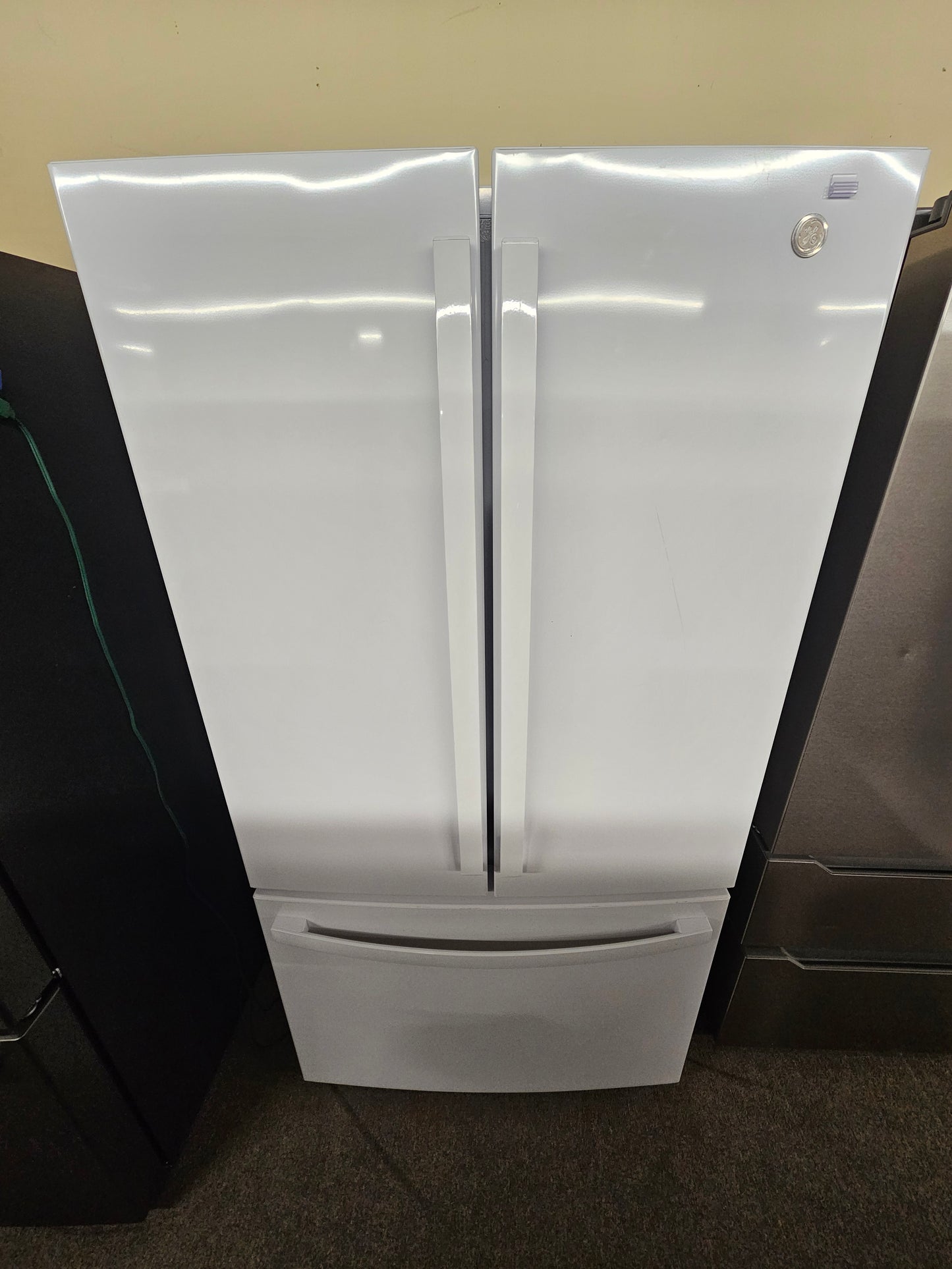 GE 27 Cu.Ft, French Door Refrigerator White - GNE27JGMWW