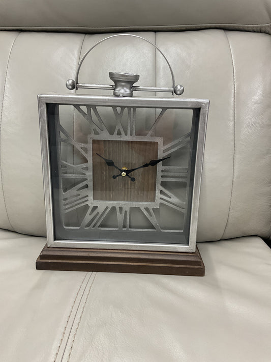 HORLOGE CARRÉE