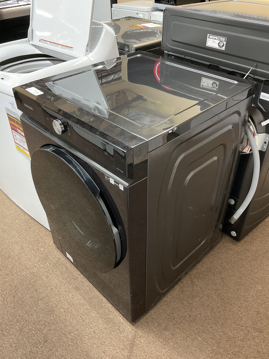 Samsung 4.6 cu. ft. Front Load Washer with advanced features designed for efficient and effective cleaning. - WF46BB6700AVUS