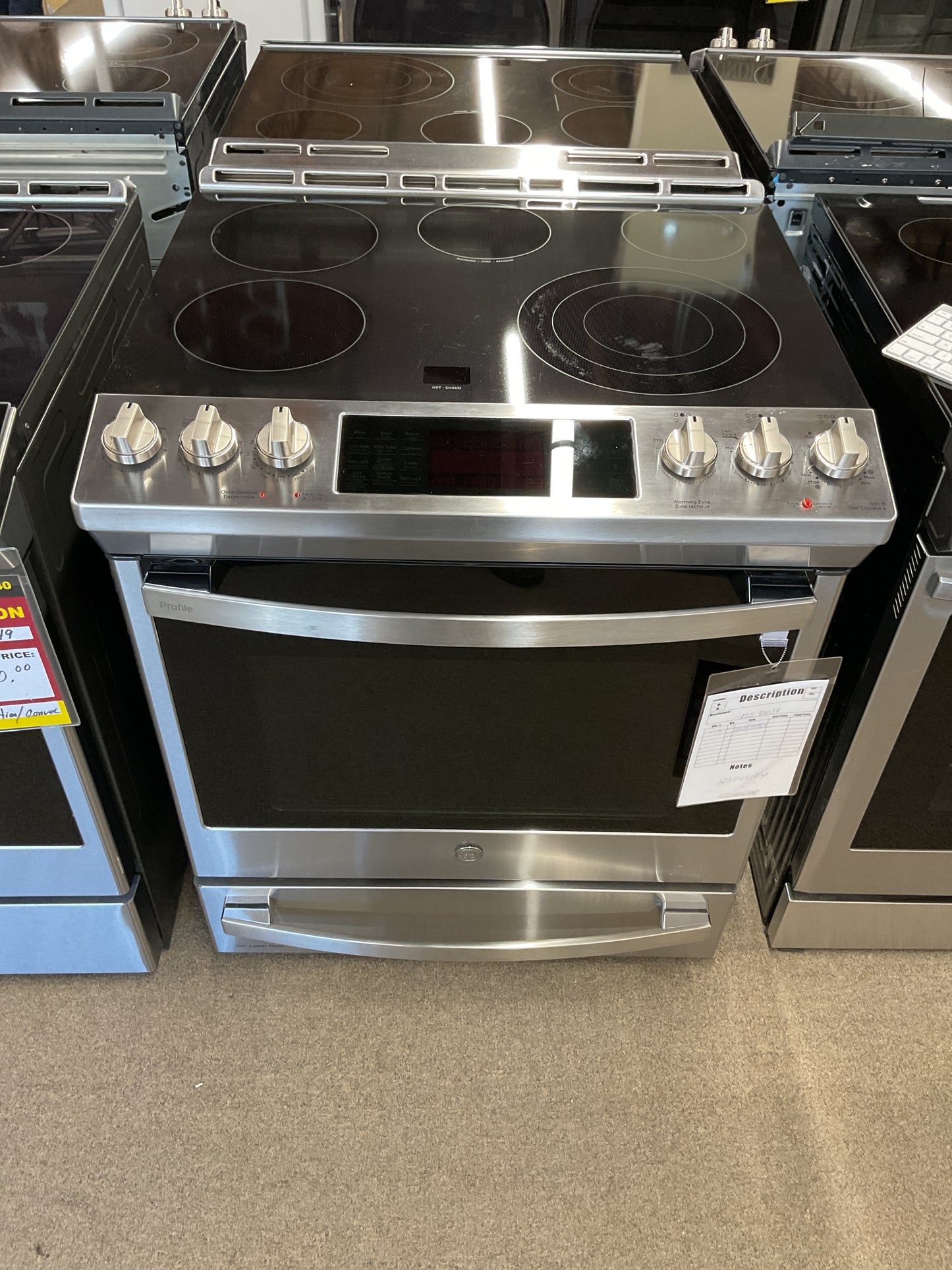 Cuisinière électrique encastrable GE Profile de 30 po avec friteuse à air et tiroir de cuisson, en acier inoxydable résistant aux traces de doigts - PCS940YMFS