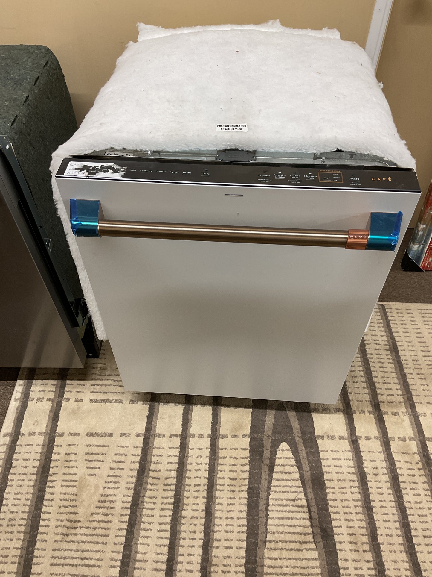 Café© Custom Fit Stainless Interior Dishwasher with Ultra Wash and Dual Convection UltraDry Matte White - CDT888P4VW2
