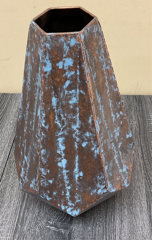 VASE EN MÉTAL DORÉ ET BLEU