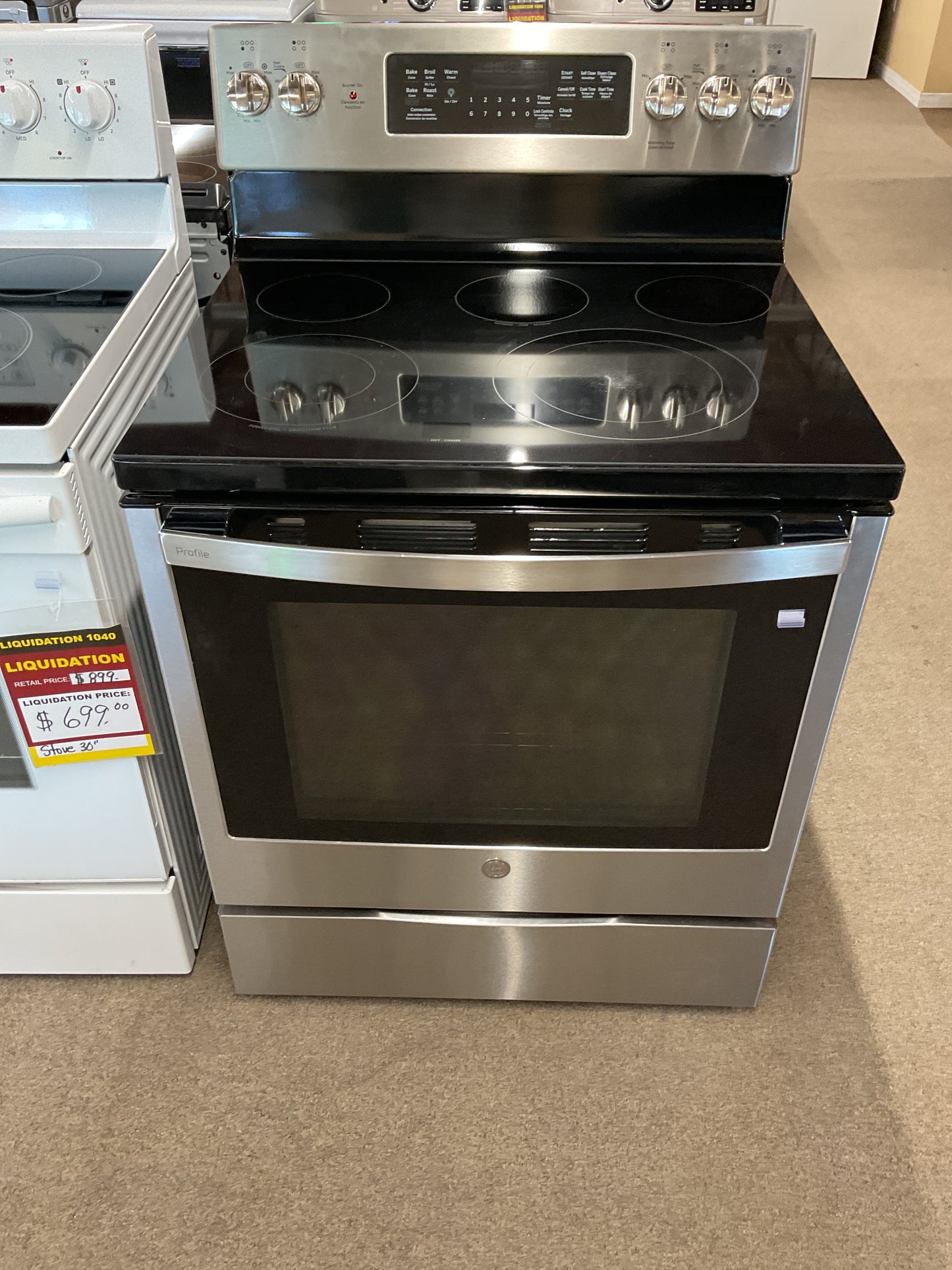 Cuisinière électrique autonome à convection véritable GE Profile 30 € avec friteuse à air sans préchauffage - PCB905YPFS