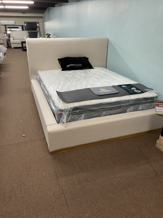 lit queen en tissu beige