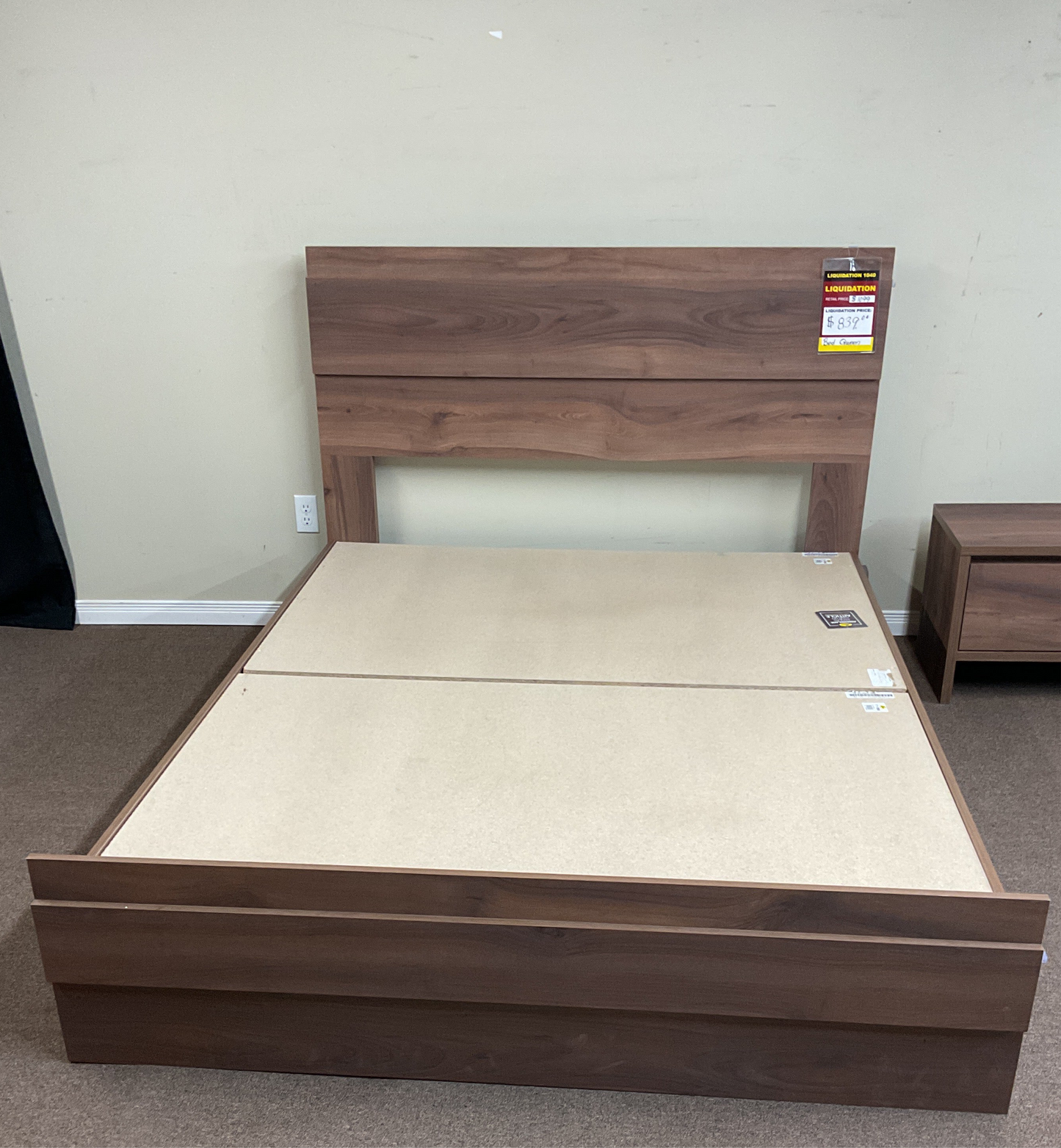 Queen bed MEQ