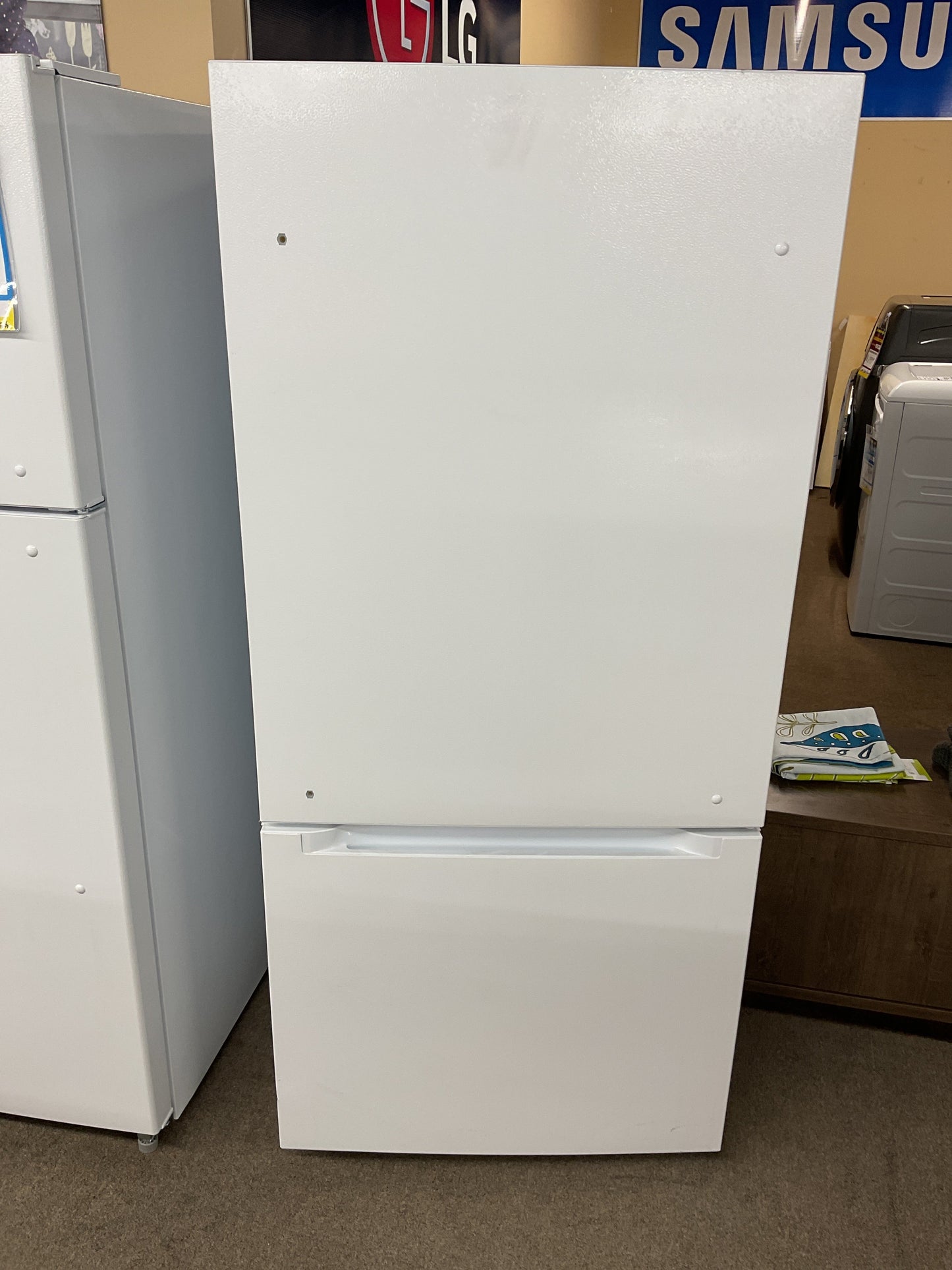 Moffat 18.6 Cu. Ft. Bottom Mount Refrigerator White - MDE19DTNKWW