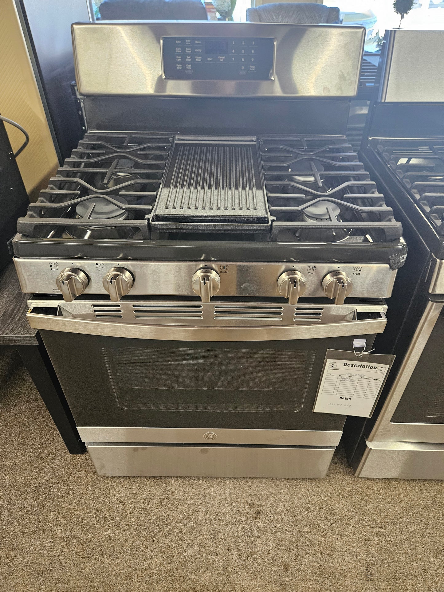 Cuisinière à gaz à convection GE 30 po avec friteuse à air sans préchauffage, acier inoxydable - JCGB735SPSS